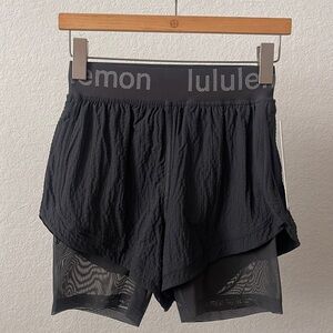 NWT Lululemon Logo Waistband HR Train Short GGRE